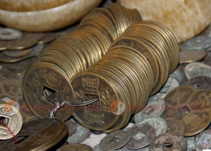 Đồng tiền xu cổ là một vật phẩm phong thuỷ với ước muốn chiêu tài cho gia chủ.